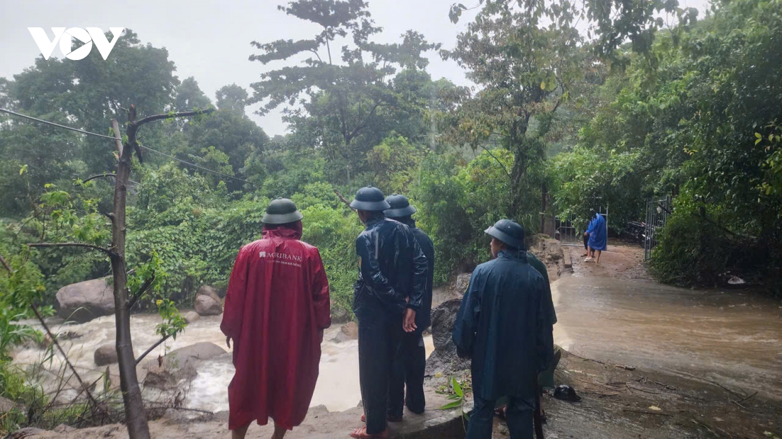 Phát hiện thi thể và xe máy dưới suối ở bán đảo Sơn Trà