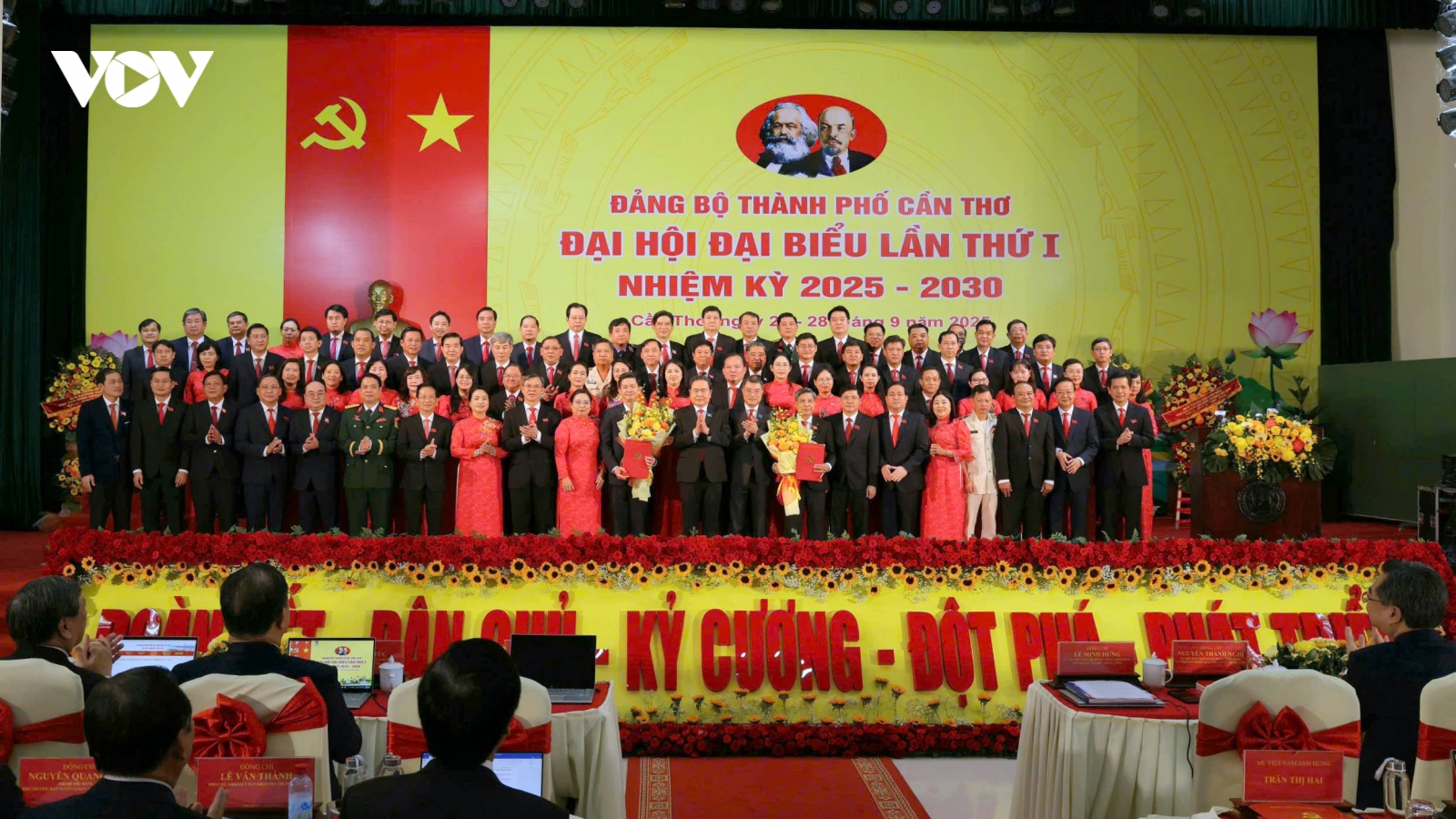 Bộ Chính trị chỉ định Ban Chấp hành Đảng bộ thành phố Cần Thơ gồm 77 người