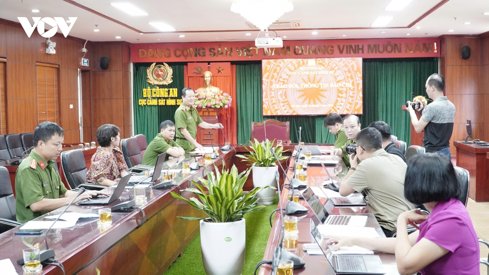 Bóc gỡ đường dây cá độ bóng đá có địa điểm ở nhiều tỉnh, thành phố