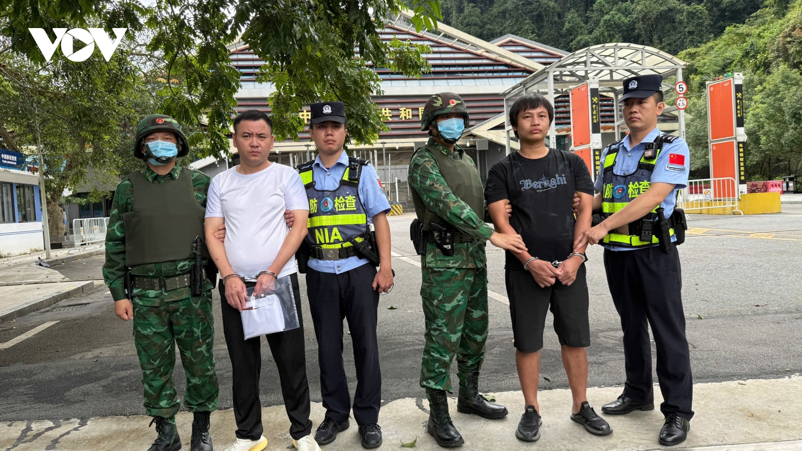 Bắt giữ đối tượng vượt biên để trốn truy nã