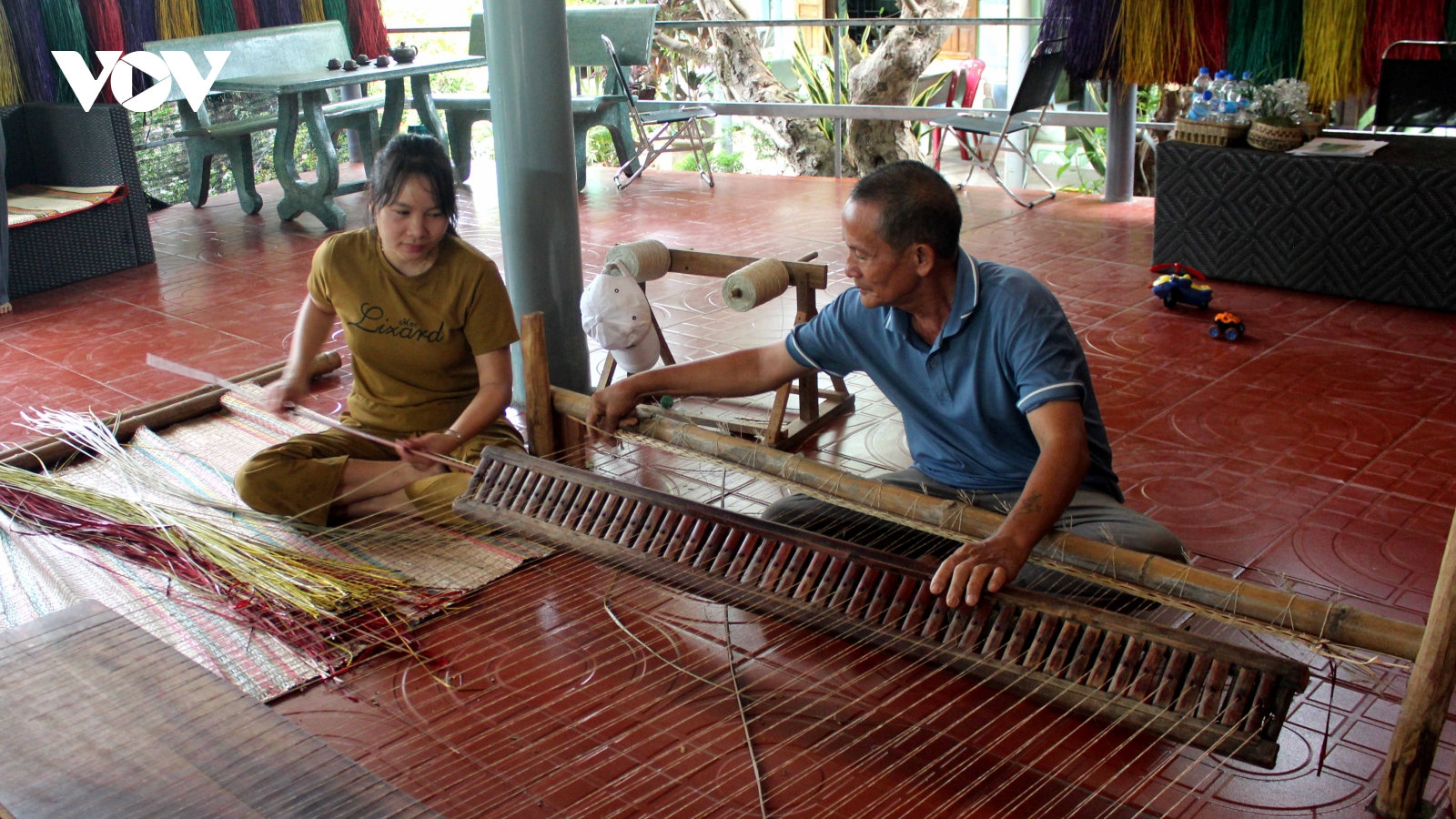 Thăm làng nghề dệt chiếu cói trăm năm tuổi tại Đắk Lắk