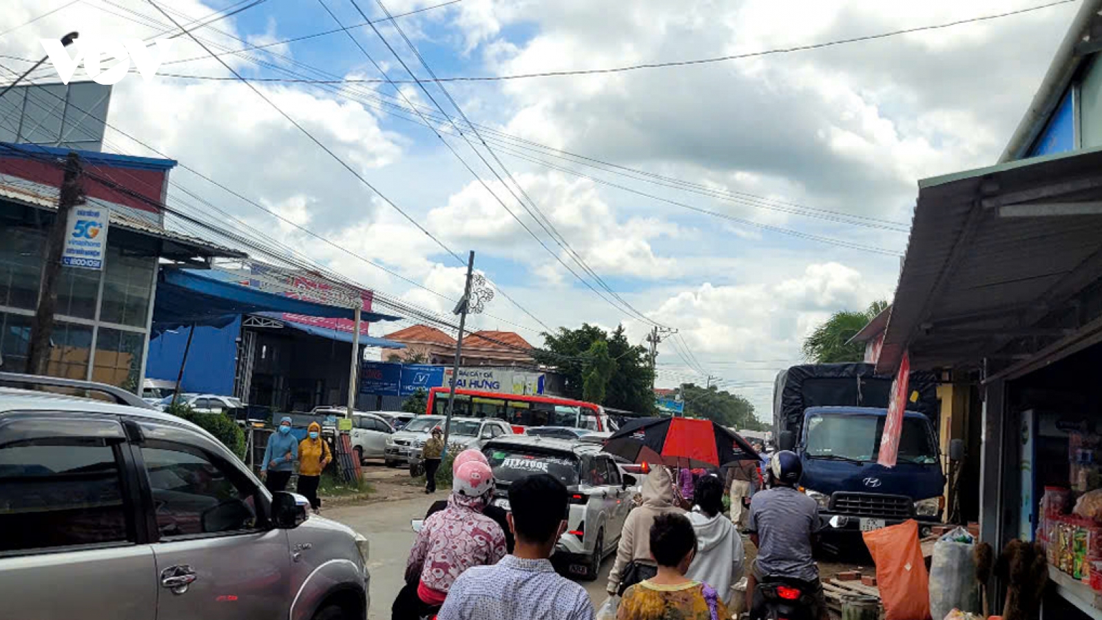 Đồng Tháp: Ùn tắc giao thông nghiêm trọng khu vực chùa Hưng Long