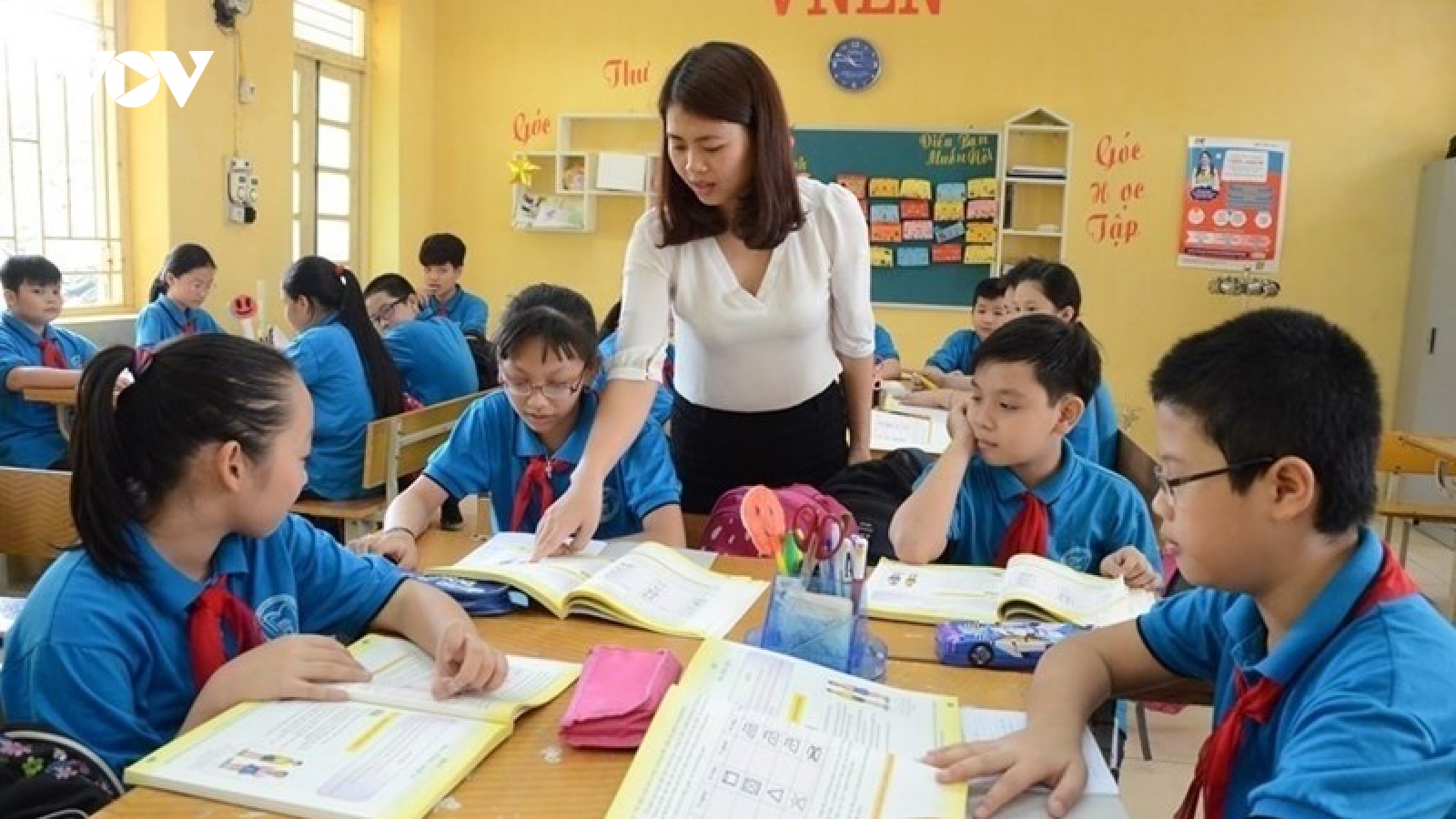 Chính phủ: Sách giáo khoa thống nhất toàn quốc từ 2026, miễn phí năm 2030