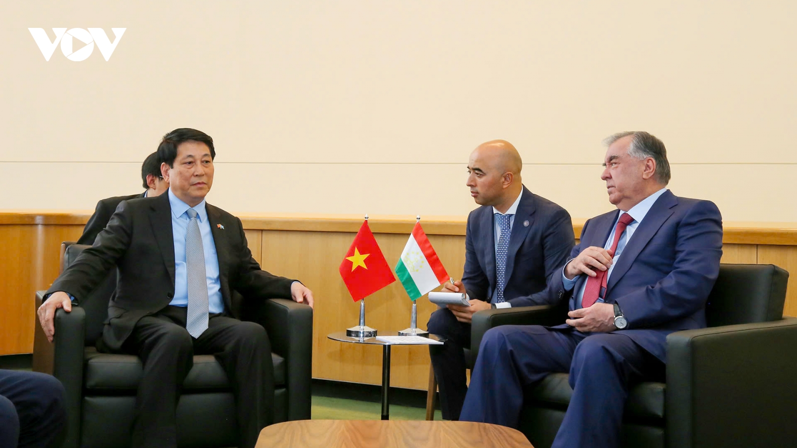 Chủ tịch nước Lương Cường gặp Tổng thống Tajikistan Emomali Rahmon