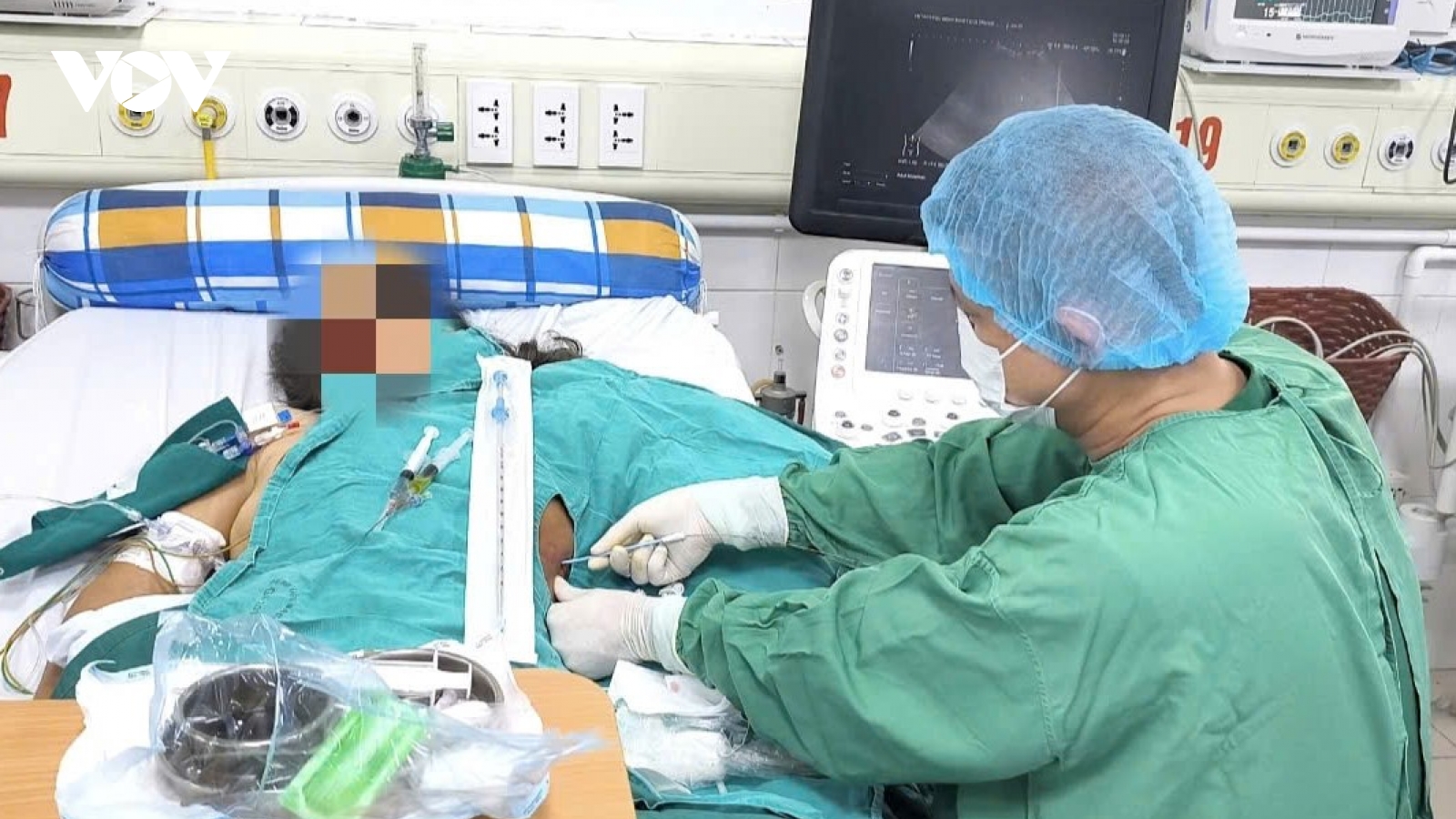 Tiêm giảm đau cổ, cụ bà ở Phú Thọ nhập viện trong tình trạng thập tử nhất sinh