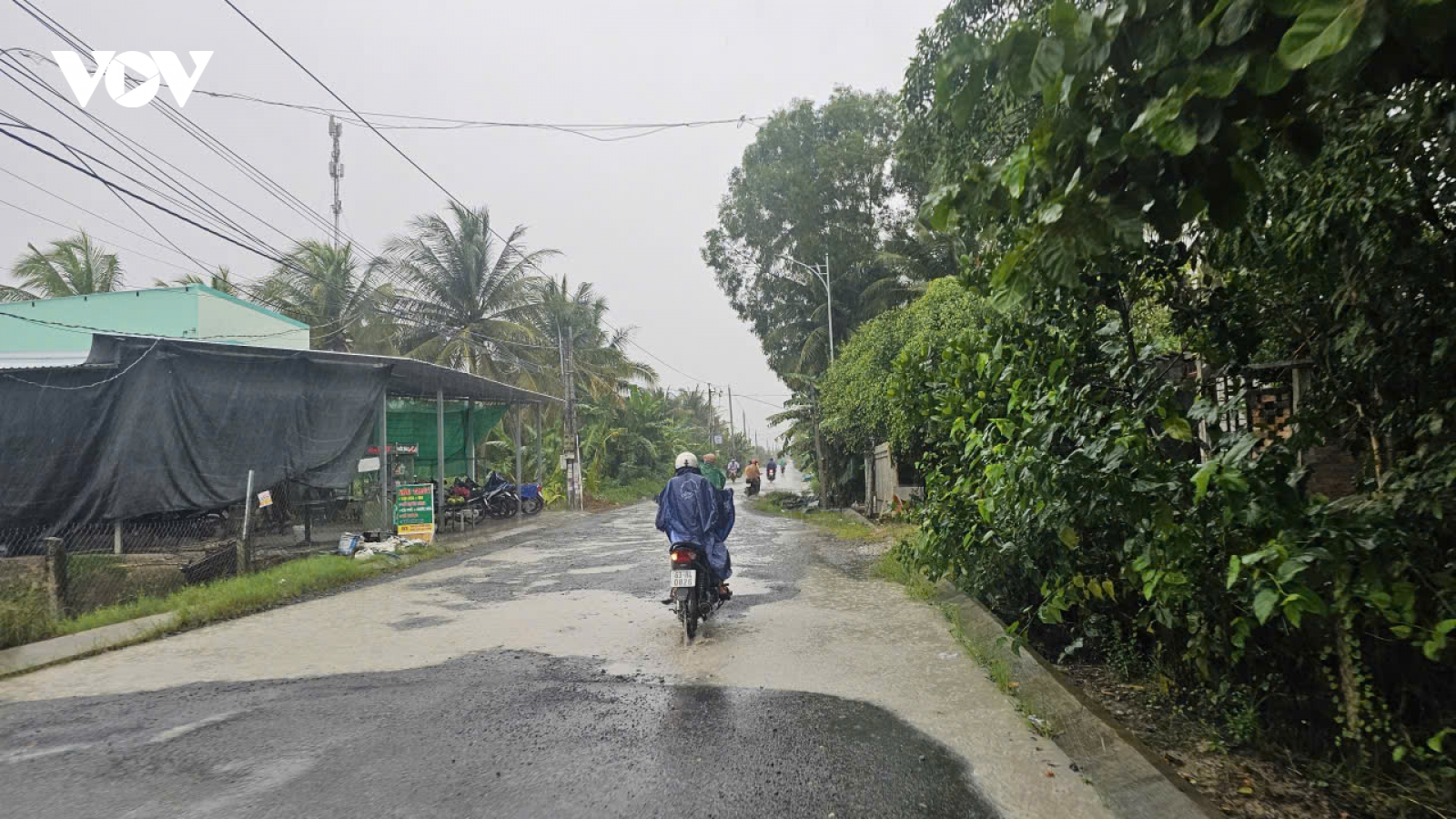 Tuyến đường dài khoảng 2km ở Đồng Tháp xây dựng 4 năm vẫn chưa thông suốt
