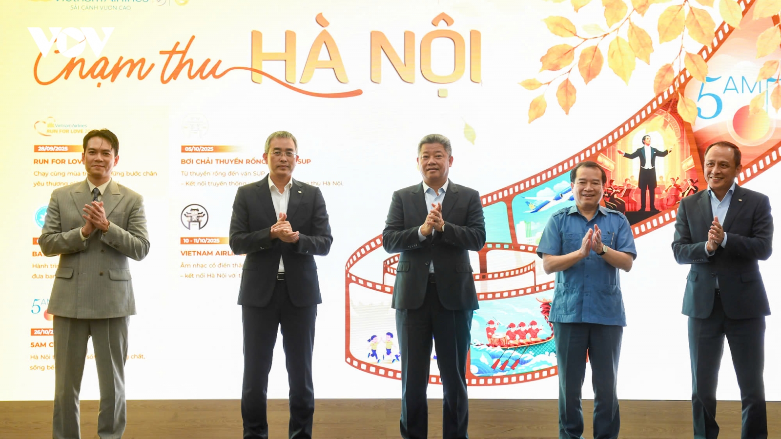 “Chạm thu Hà Nội” - Hành trình cảm xúc cùng Vietnam Airlines