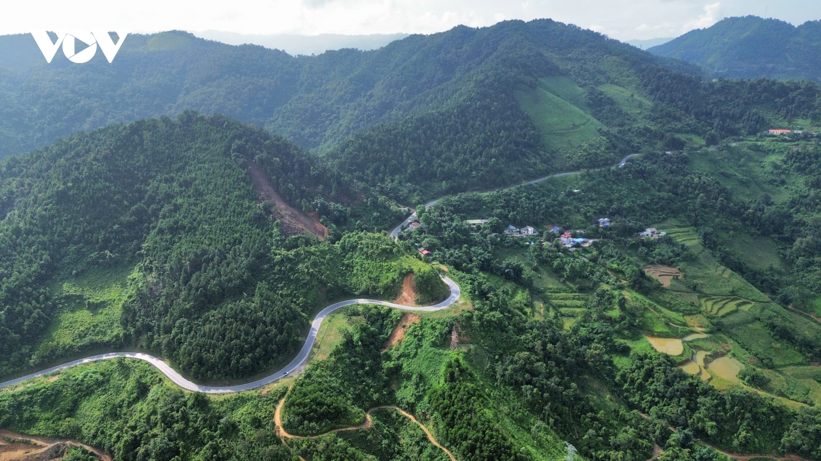 Xóa “lõm” sóng, xây chính quyền số từ thôn bản