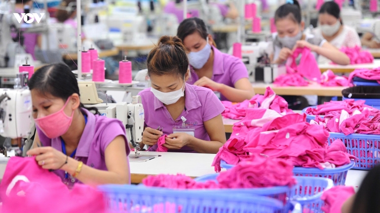 Việc làm cuối năm: Cơ hội rộng mở, rủi ro rình rập
