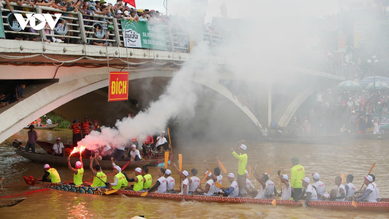 Đua thuyền trên quê hương Đại tướng Võ Nguyên Giáp mừng 80 năm Quốc khánh 2/9