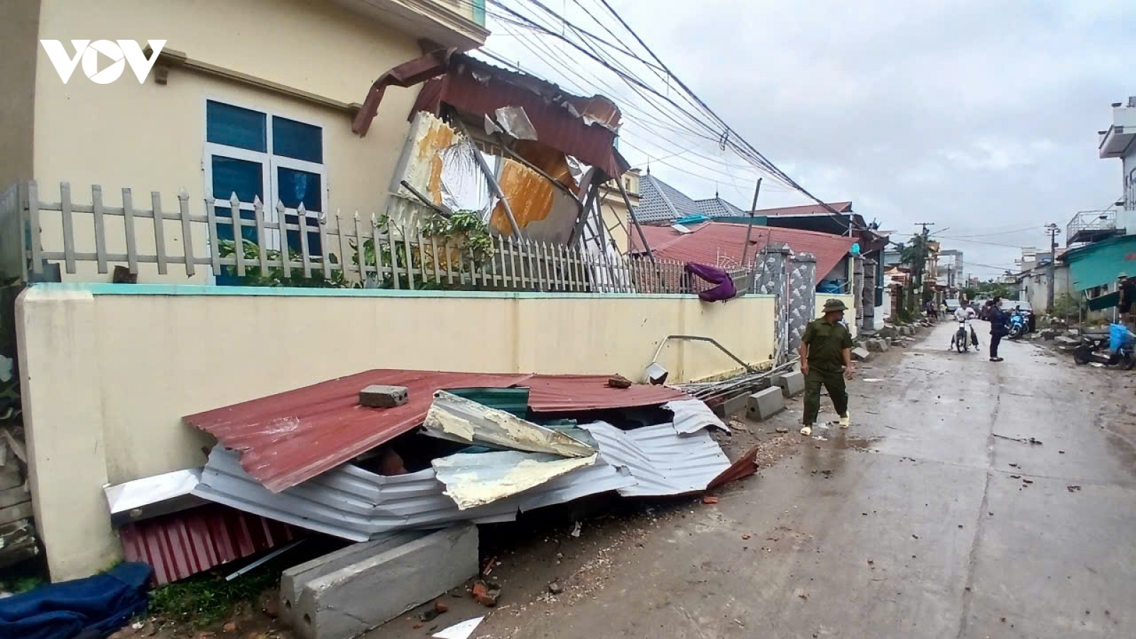 Hưng Yên khẩn trương di dời dân khỏi vùng nguy hiểm do mưa bão