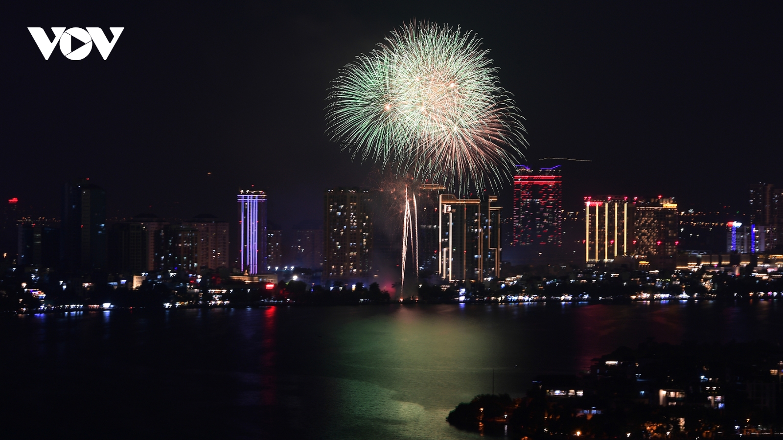 Hà Nội rực rỡ pháo hoa mừng Quốc khánh 2/9