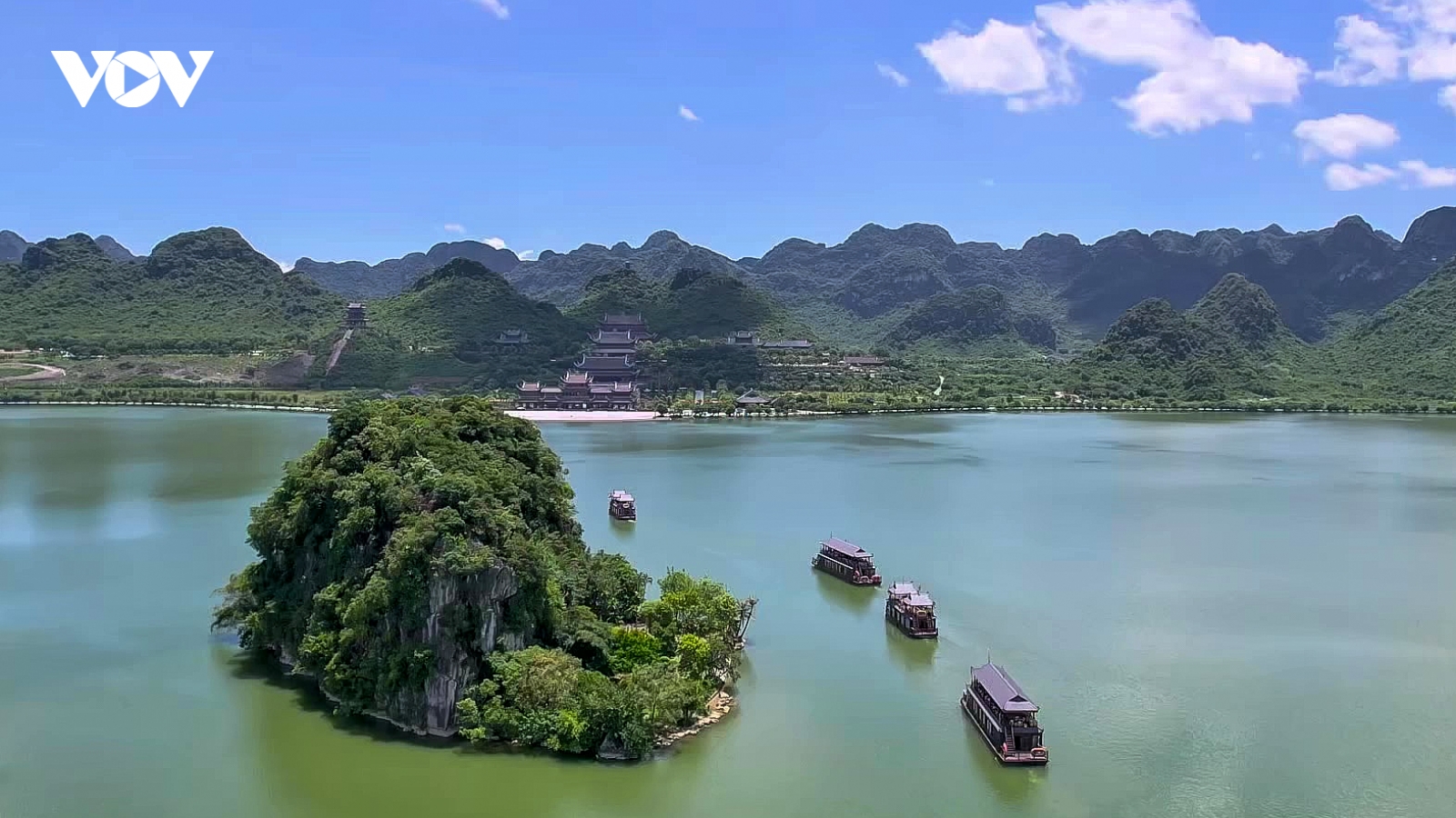 Phát triển du lịch bền vững tại quần thể Tam Chúc, Ninh Bình