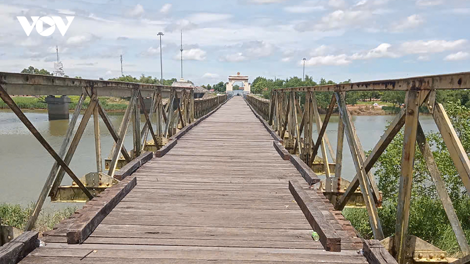 Hạ giải trùng tu di tích lịch sử cầu Hiền Lương, tỉnh Quảng Trị