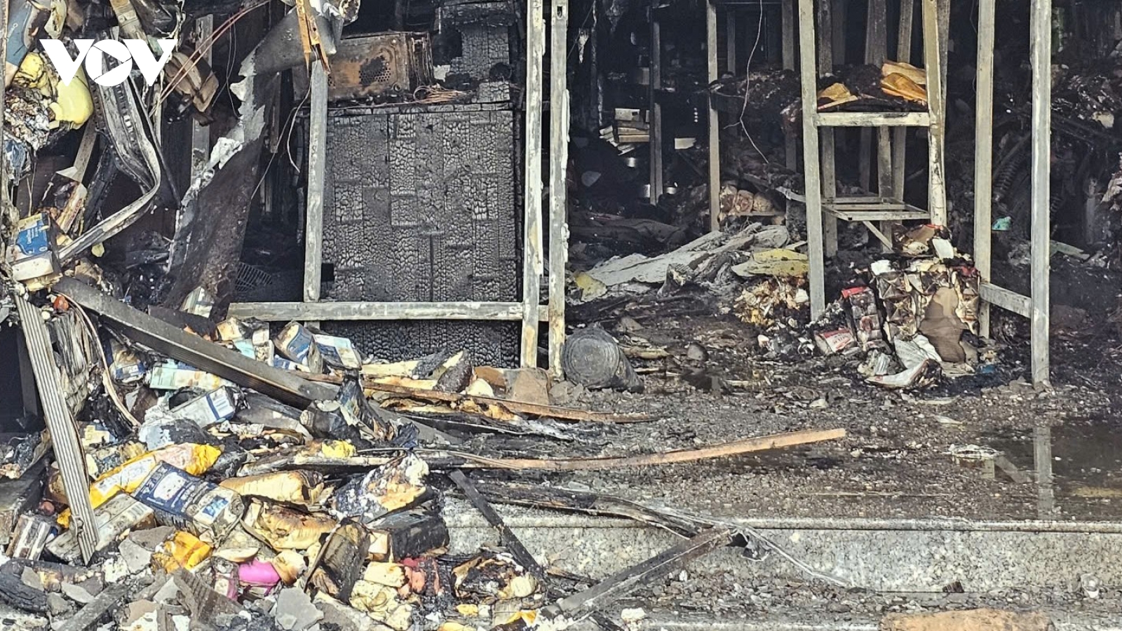 Cháy căn nhà chứa nguyên liệu thực phẩm ở Cần Thơ