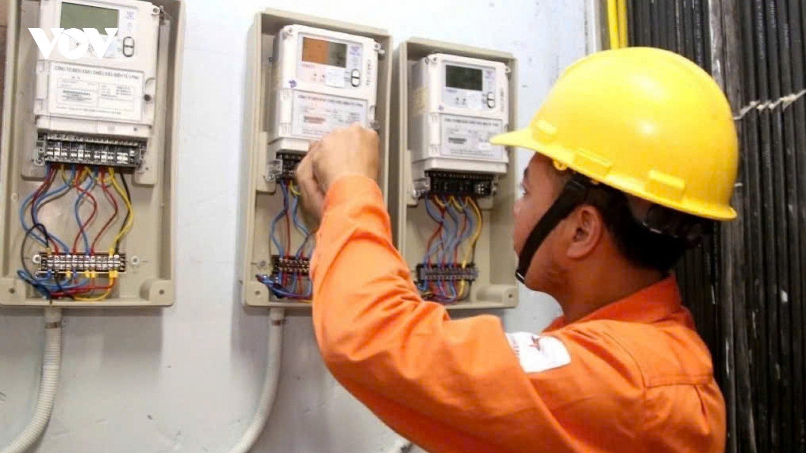 Hóa đơn tiền điện tháng 8 tăng cao, ngành điện nói gì?