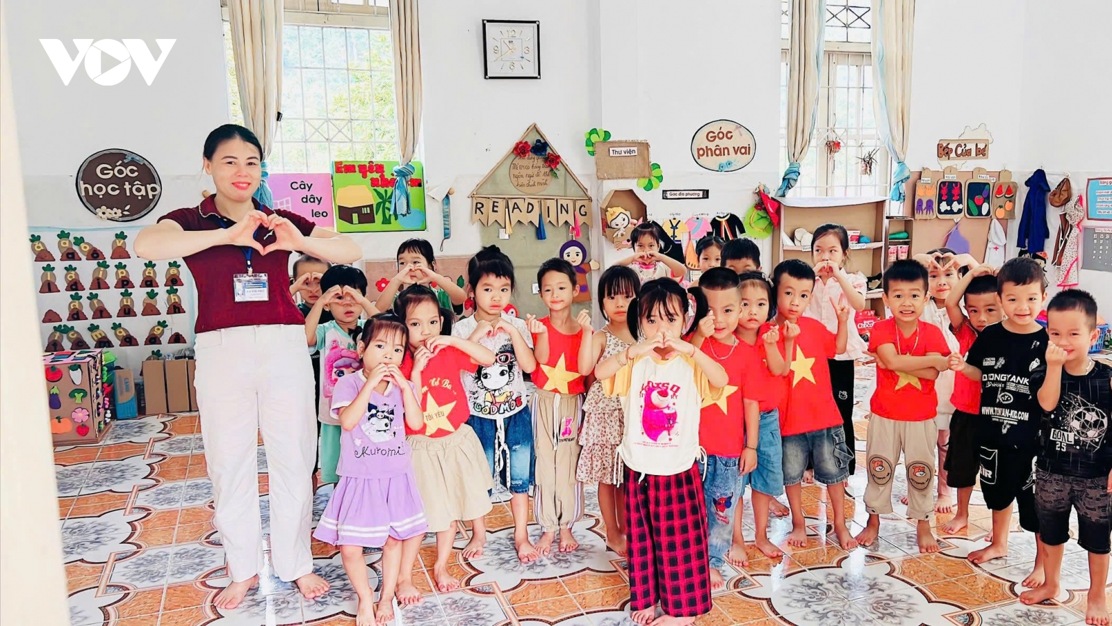 Niềm vui tựu trường sau lũ ở Tẩn Lượt