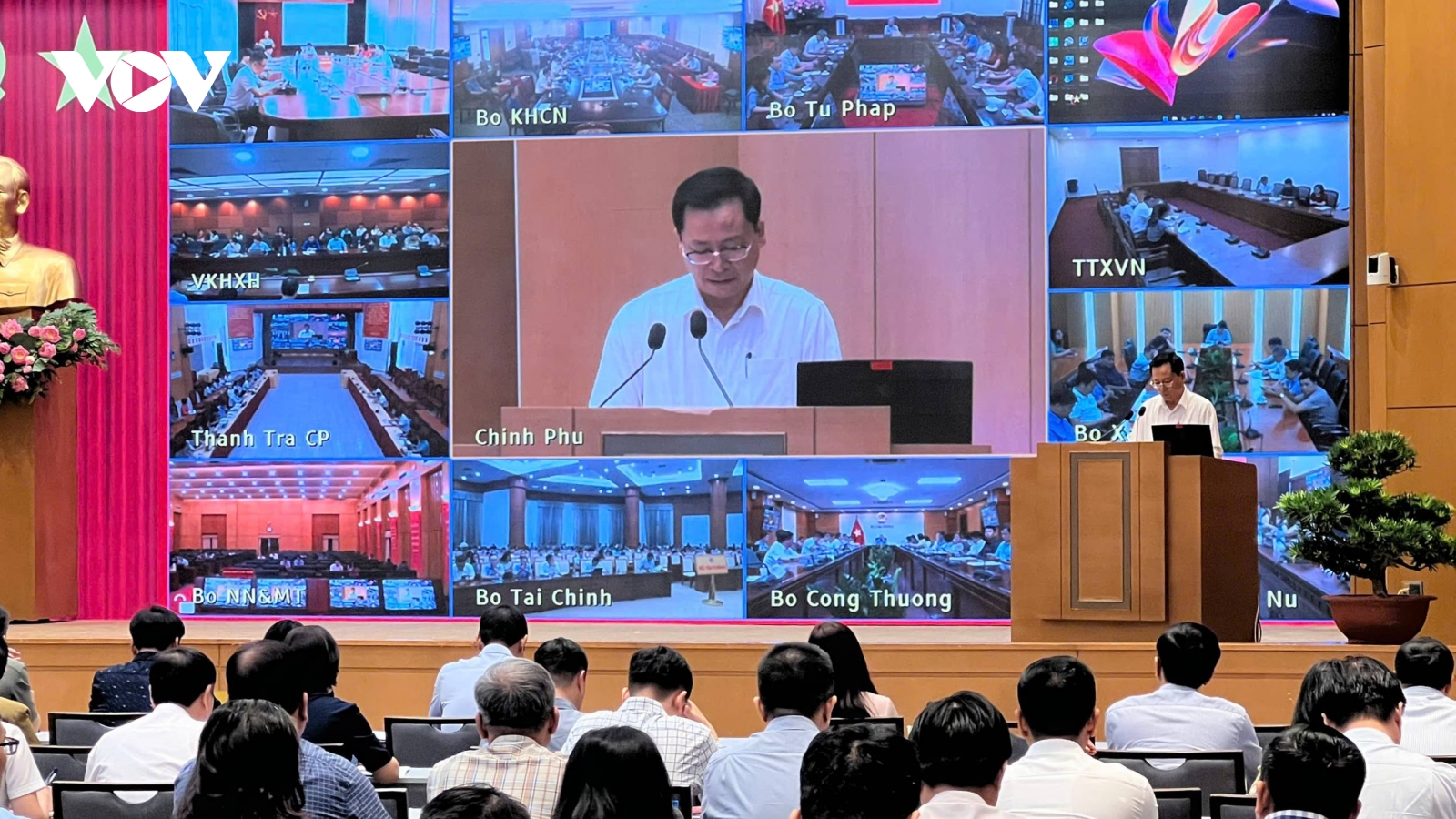 Quán triệt, triển khai thực hiện chỉ thị, quy định, hướng dẫn của Trung ương