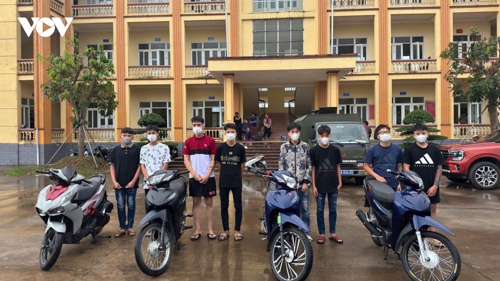 Mâu thuẫn Facebook mang hung khí gây rối làm 3 người nhập viện