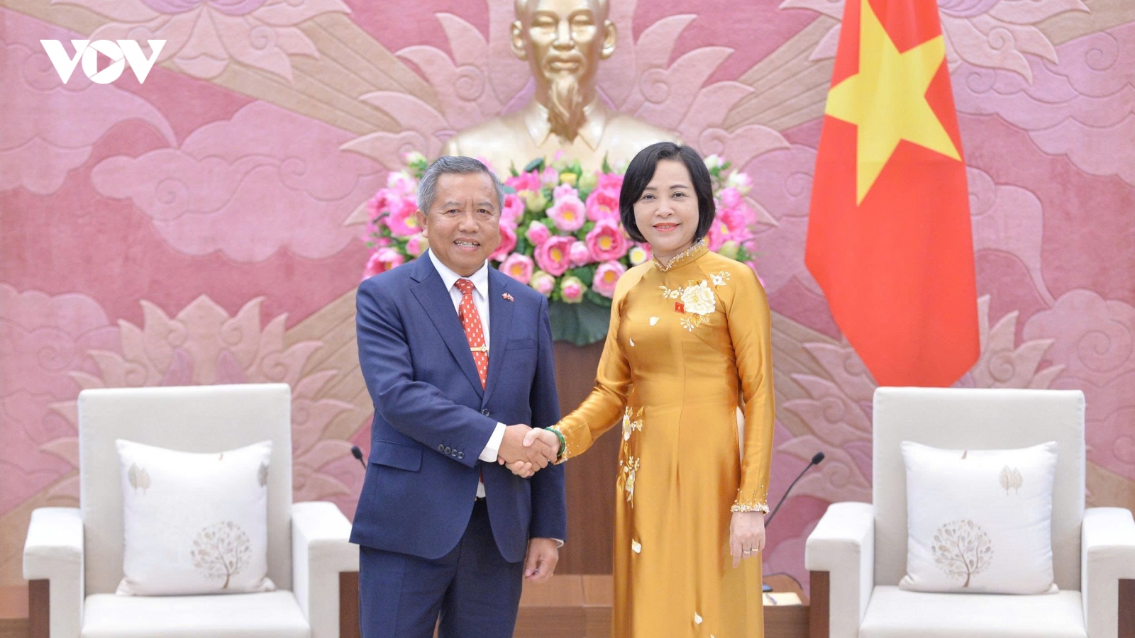 Phó Chủ tịch Quốc hội Nguyễn Thị Thanh tiếp Hội Hữu nghị Lào - Việt Nam
