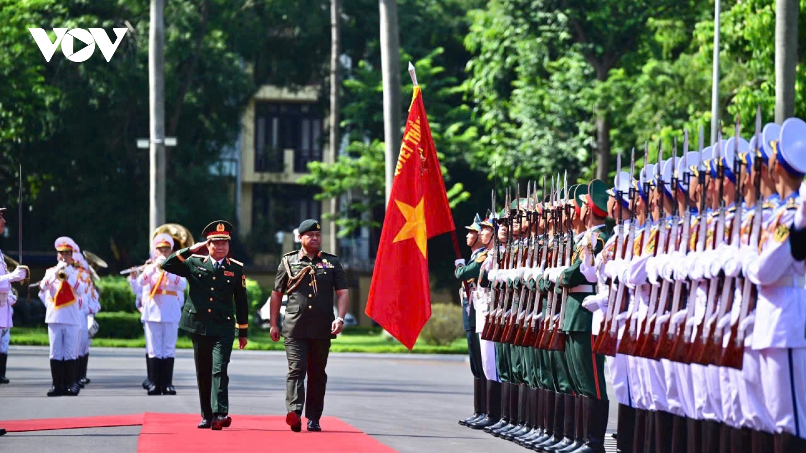 Đại tướng Nguyễn Tân Cương hội đàm với Tư lệnh Quân đội Hoàng Gia Brunei