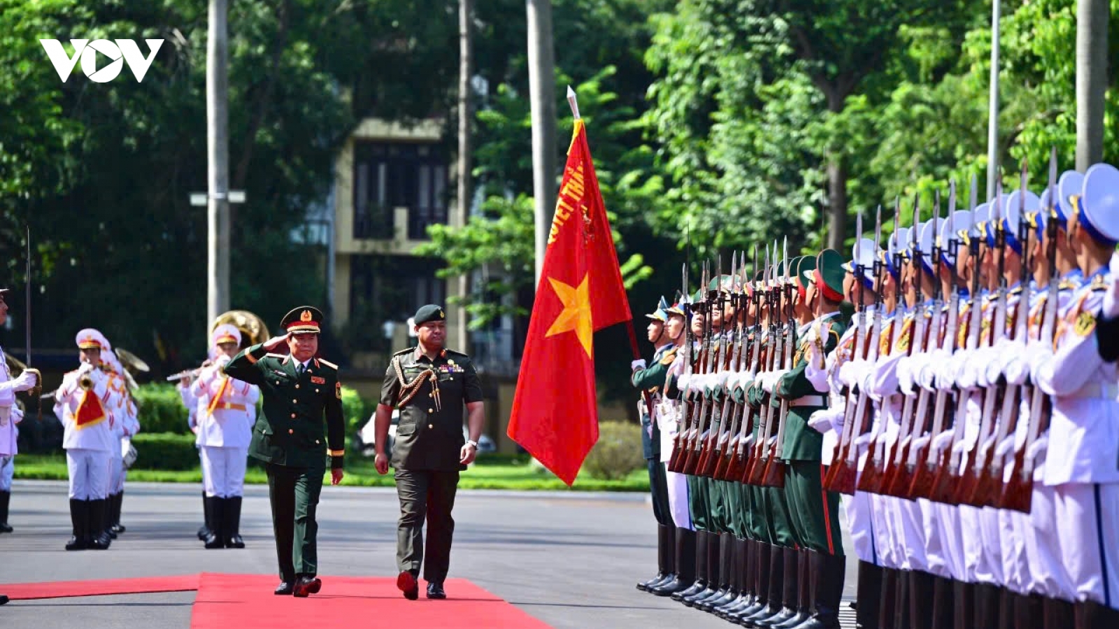 Đại tướng Nguyễn Tân Cương hội đàm với Tư lệnh Quân đội Hoàng Gia Brunei