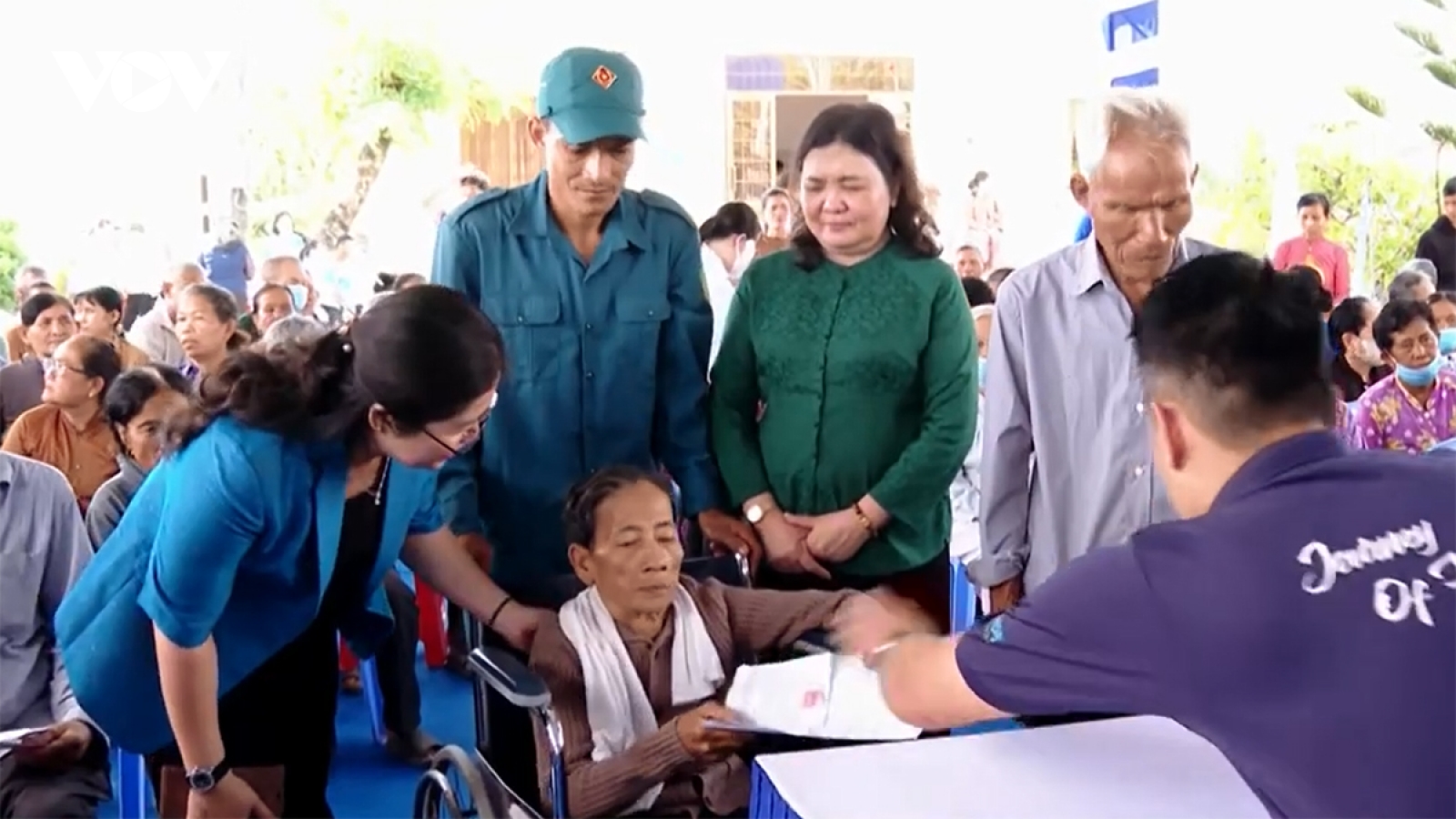 Vĩnh Long khám bệnh phát thuốc miễn phí cho đồng bào Khmer