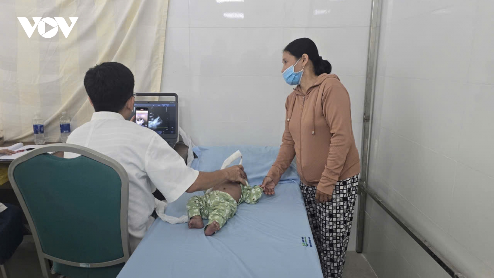 Khám sàng lọc miễn phí bệnh tim cho người dân Gia Lai