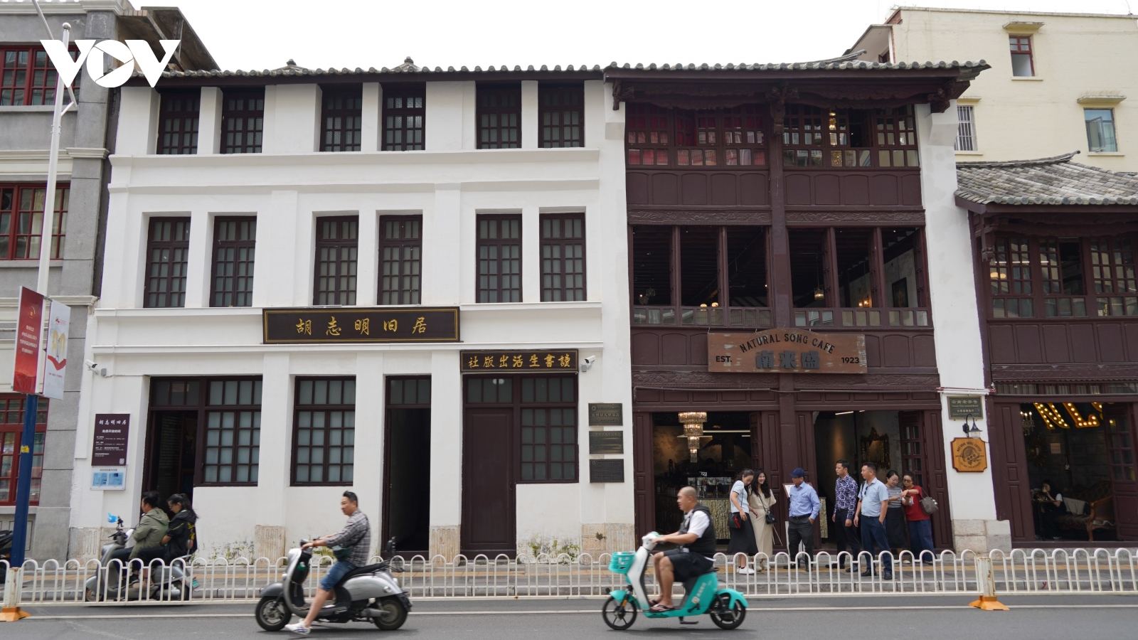 Thưởng thức "bánh mỳ Bác Hồ" ở Côn Minh, Trung Quốc