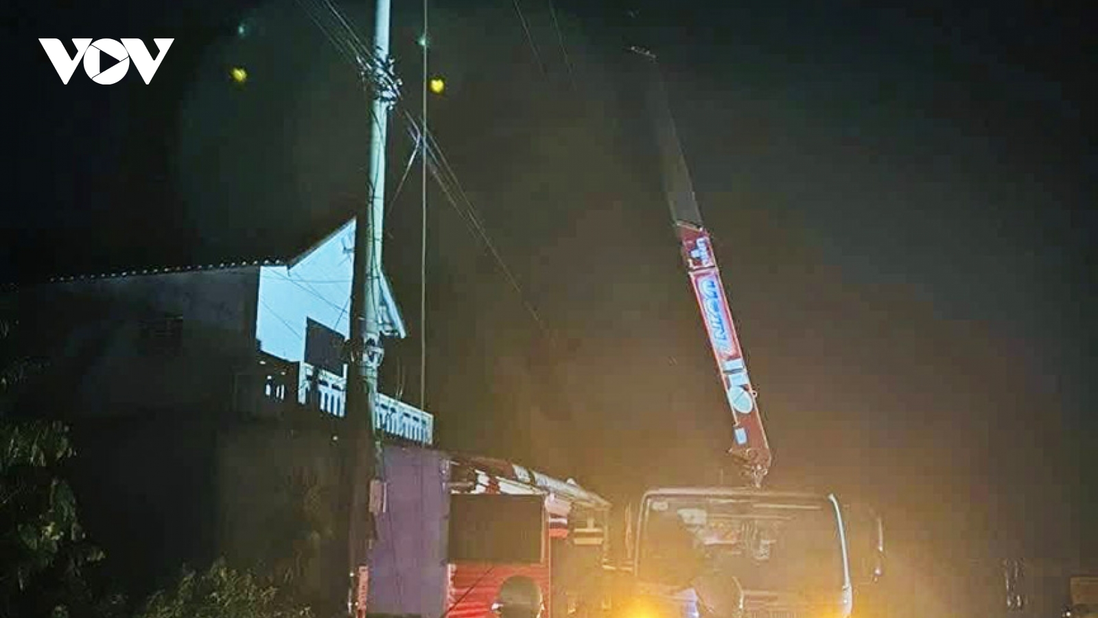 Ảnh hưởng bão số 10, hơn 230 nghìn khách hàng ở 54 xã, phường tại miền Trung bị mất điện