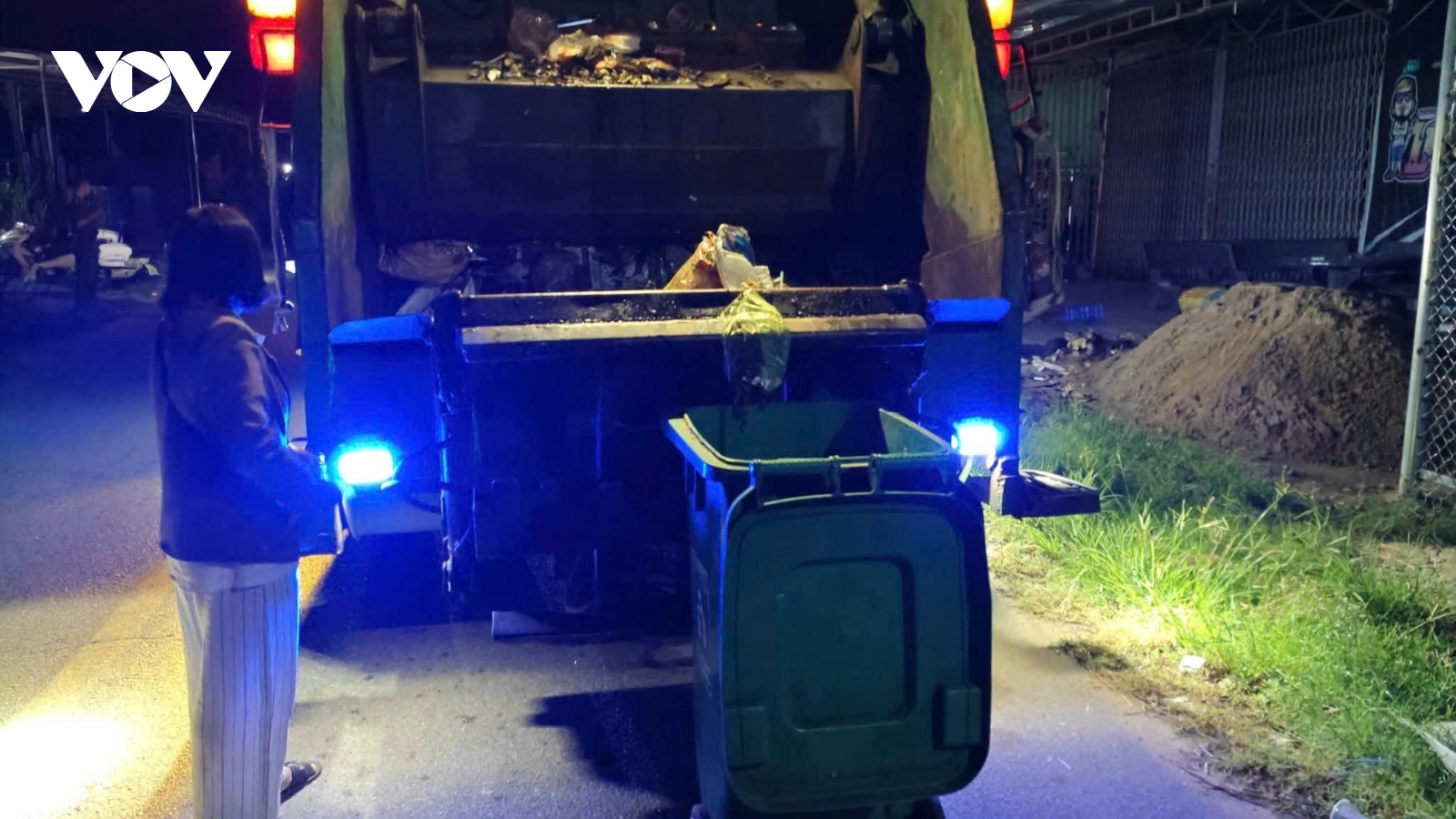 Phát hiện thi thể trẻ sơ sinh trong thùng rác ở Quảng Ngãi