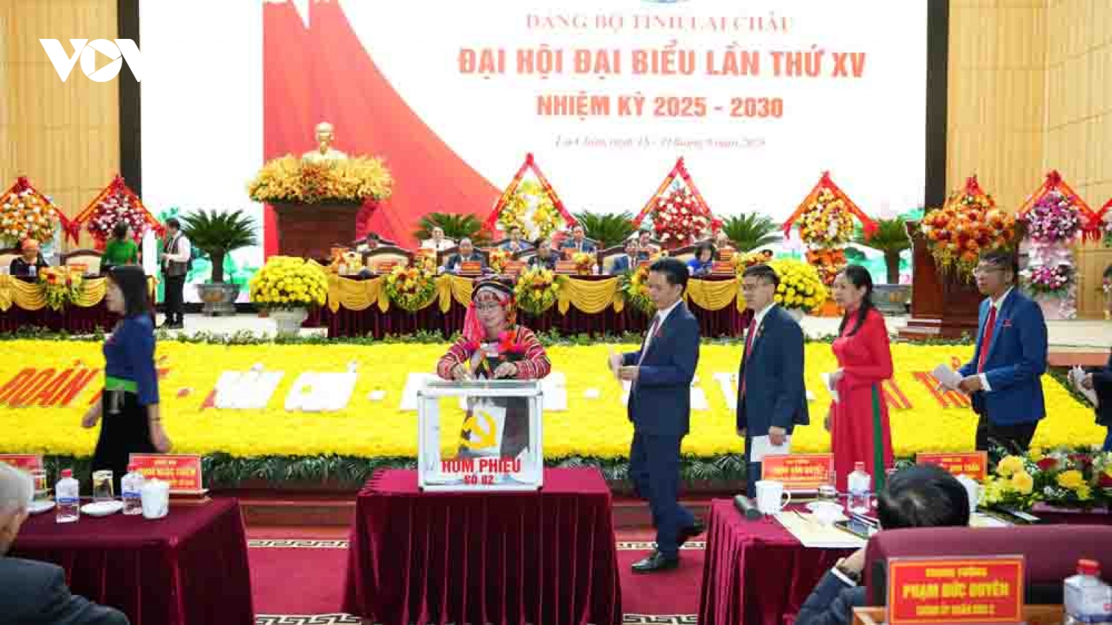 Ban Thường vụ và Ban Chấp hành Đảng bộ tỉnh Lai Châu khóa XV