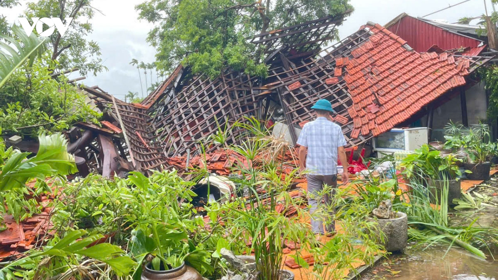 Hải Phòng: Lốc xoáy khiến nhiều nhà dân bị tốc mái