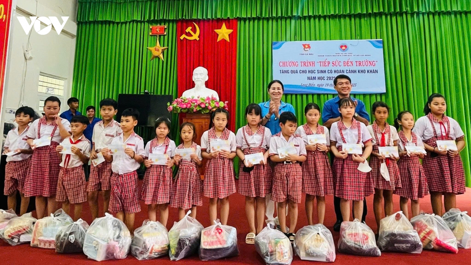 Cà Mau: Nhiều hoạt động chăm lo học sinh nghèo, có hoàn cảnh khó khăn