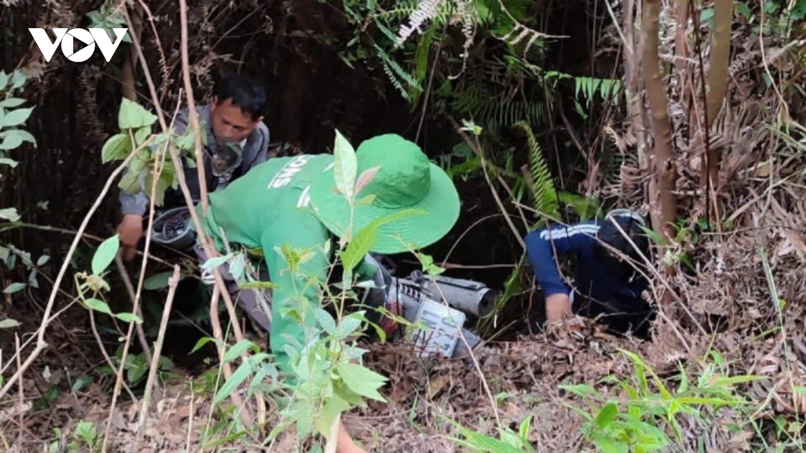 Công an xã Púng Luông (Lào Cai) kịp thời cứu hai du khách rơi xuống vực sâu