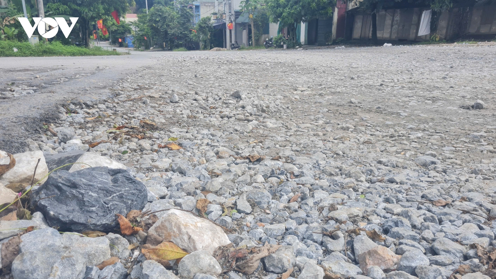 Người dân Yên Bình (Lào Cai) khổ nhọc vì đường Hương Lý hư hỏng