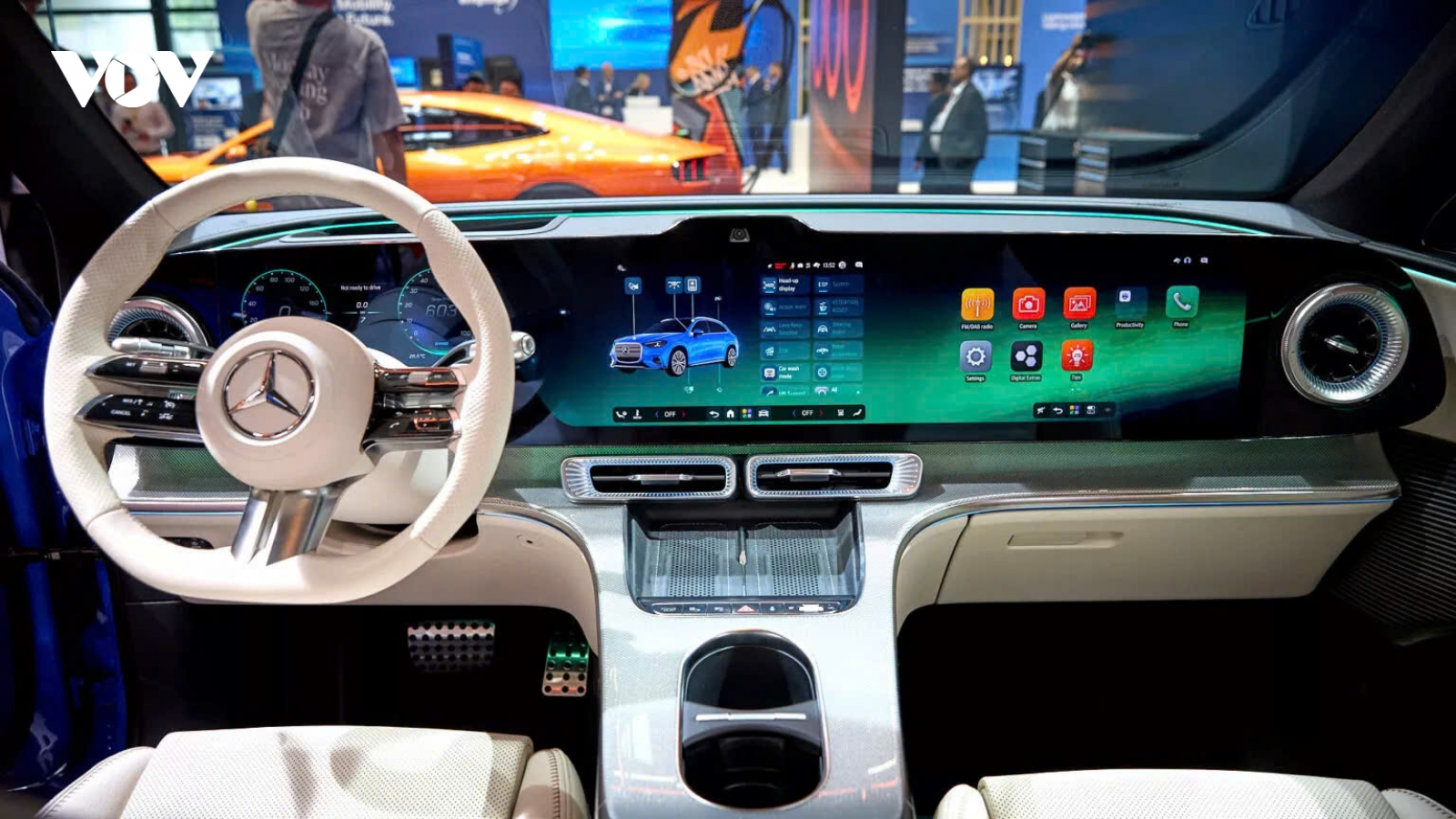 Chán màn hình cảm ứng, Mercedes quay lại với nút bấm vật lý