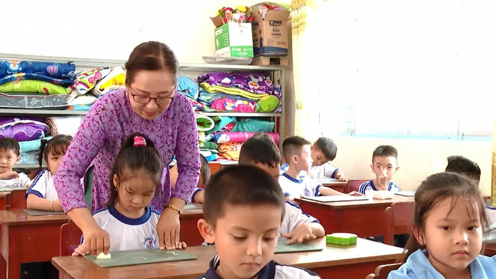 Vĩnh Long bảo đảm học sinh học 2 buổi và miễn học phí cho các em học sinh