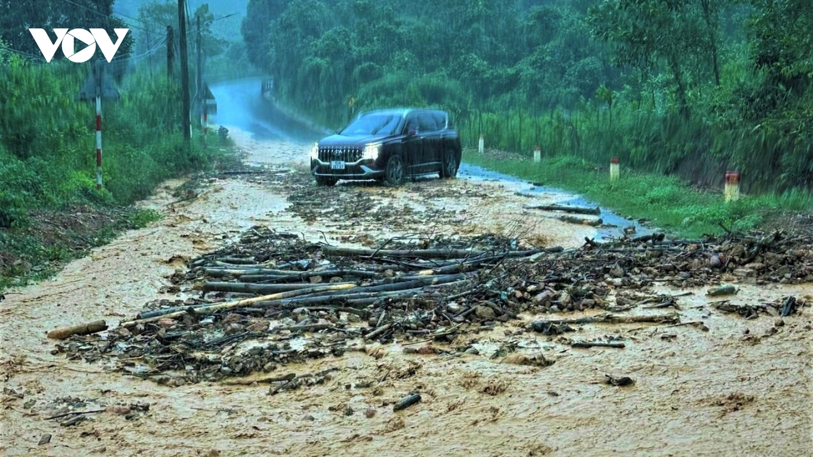 Quốc lộ, tỉnh lộ tại Đà Nẵng sạt lở, xuất hiện “hố tử thần” sau mưa lớn