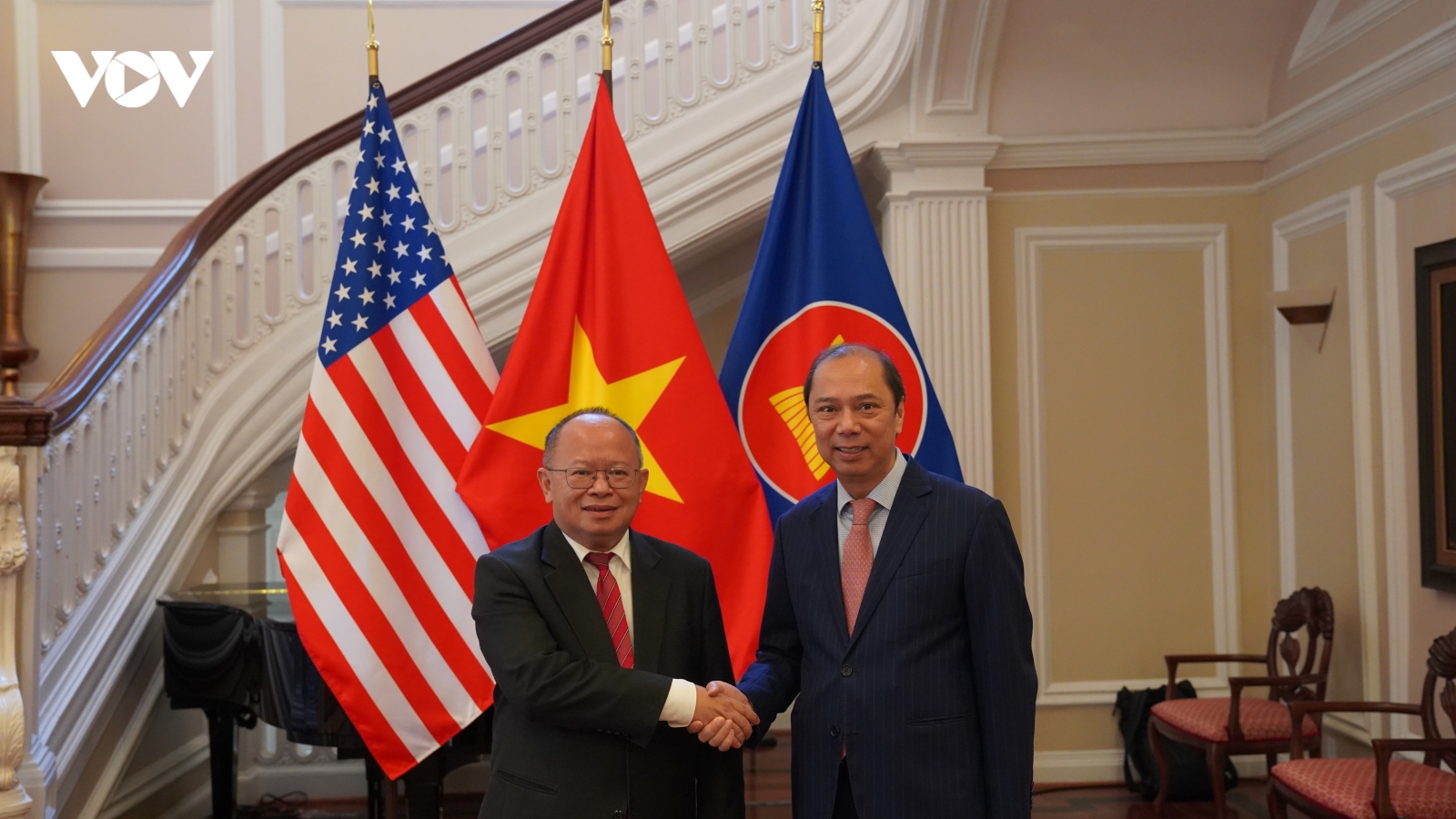 Đại sứ Lào thăm, chúc mừng Đại sứ quán Việt Nam tại Washington nhân dịp Quốc khánh 2/9
