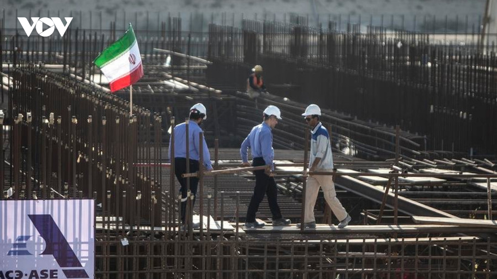 Iran và Nga ký thỏa thuận phát triển nhà máy điện hạt nhân