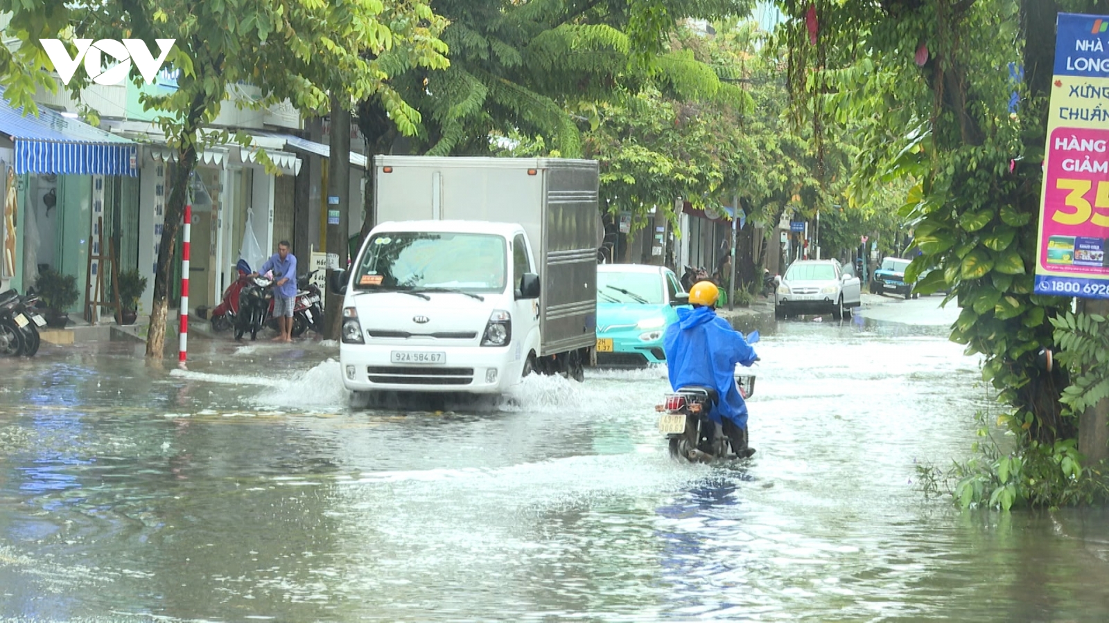 Nhiều đường phố ở Đà Nẵng ngập cục bộ do mưa lớn