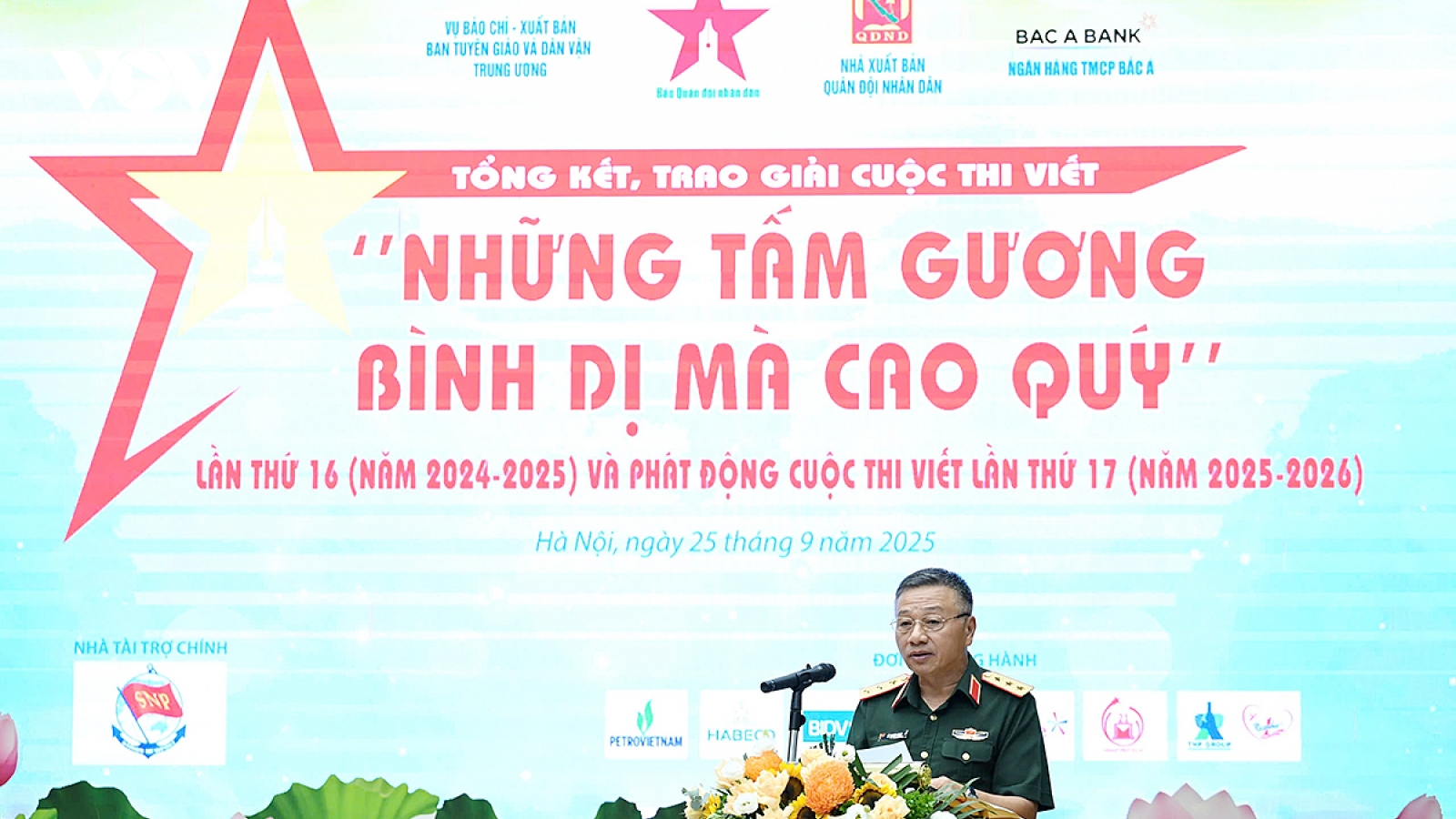 Trao giải cuộc thi viết “Những tấm gương bình dị mà cao quý” lần thứ 16