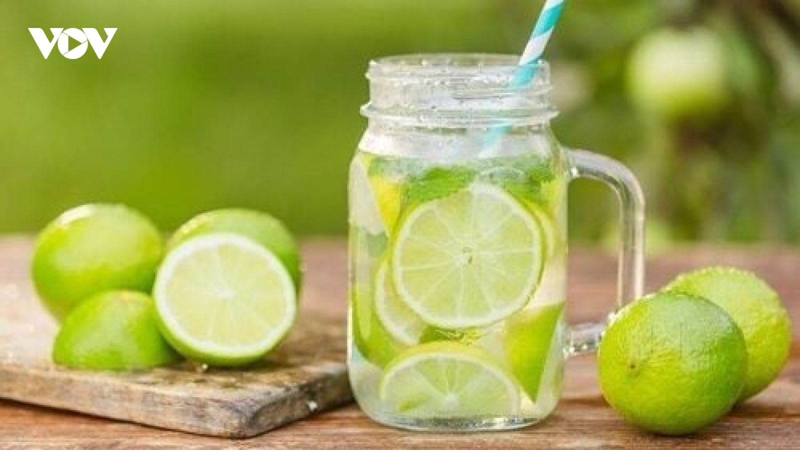 Sự thật về việc dùng nước chanh để “giải độc”