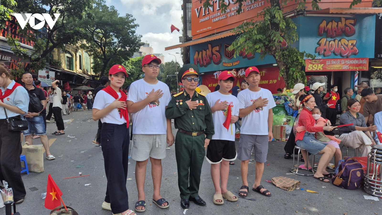 Tinh thần yêu nước lan tỏa từ Quảng trường Ba Đình