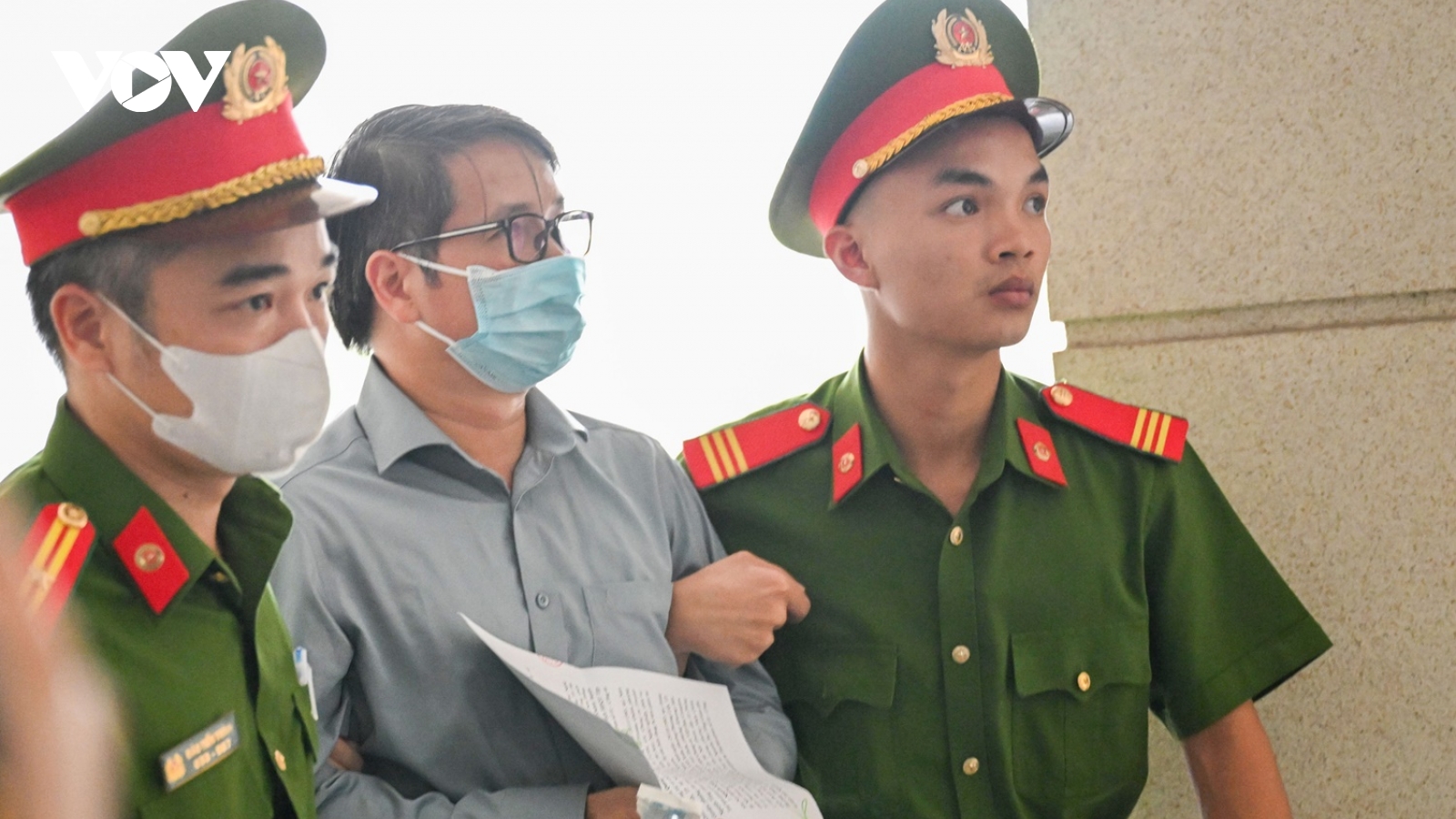 Dẫn giải cựu Phó Chủ nhiệm Văn phòng Quốc hội Phạm Thái Hà và các bị cáo hầu toà