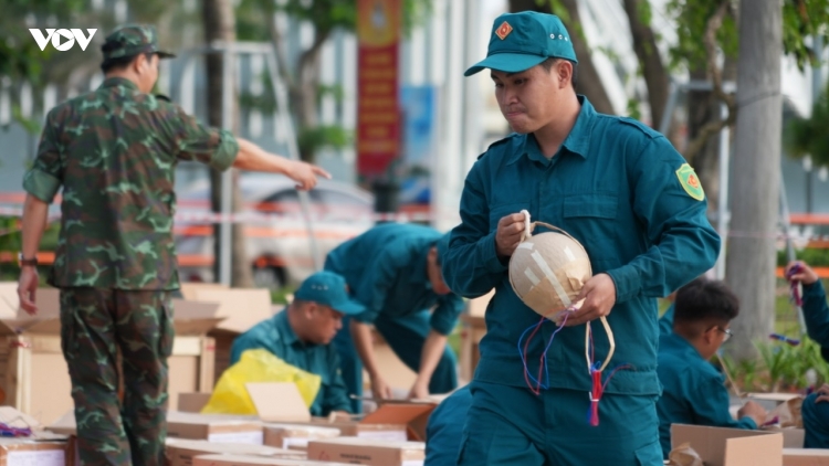 Trận địa pháo hoa ở quảng trường Thuỳ Vân, TP.HCM đã sẵn sàng
