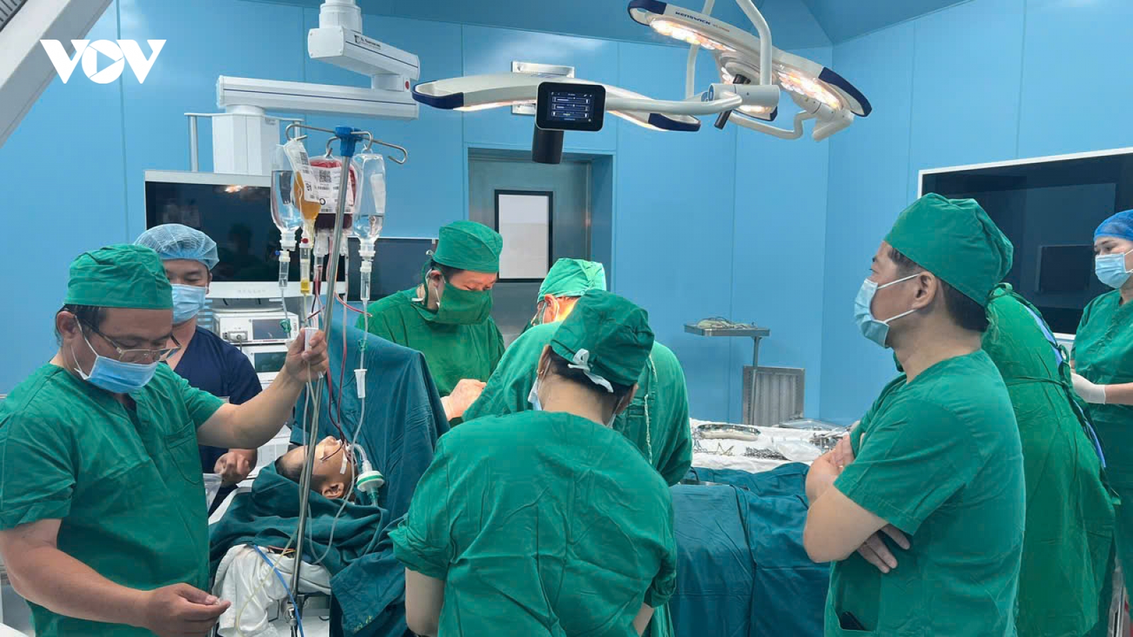 Bệnh viện Bình Dân cứu sống nam sinh ở Côn Đảo bị vỡ thận, tràn máu màng phổi và dập tụy