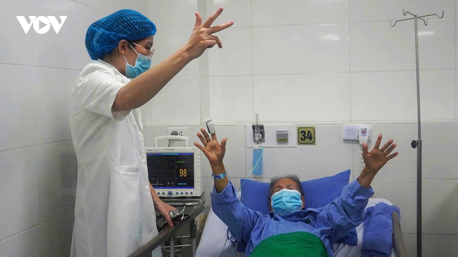 45 phút cứu sống cụ bà 90 tuổi ở Cần Thơ có túi phình mạch não kích thước lớn