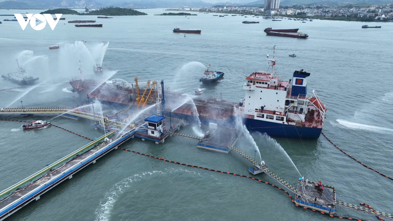 Quảng Ninh diễn tập quy mô lớn phương án chữa cháy và cứu nạn khu vực biển Cửa Lục